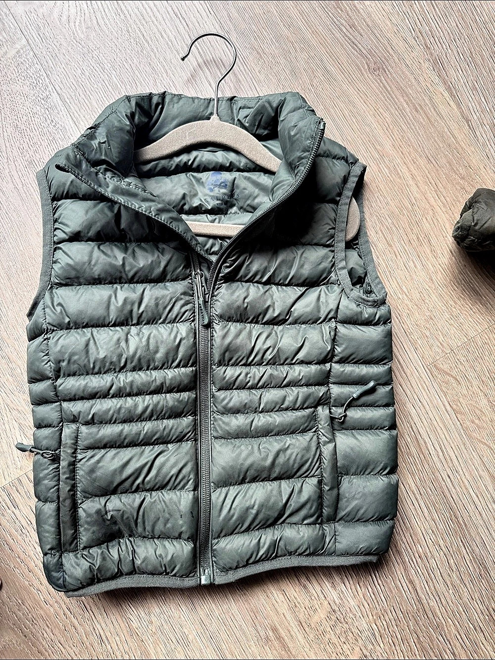 Scalpers boys Size 4 Green Puffer Vest Like New